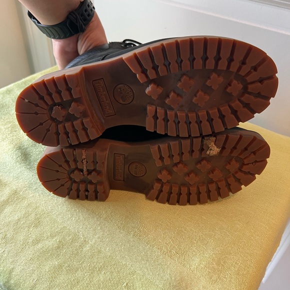 Timberland Women's Black Boots. Size 6 - Picture 12 of 13